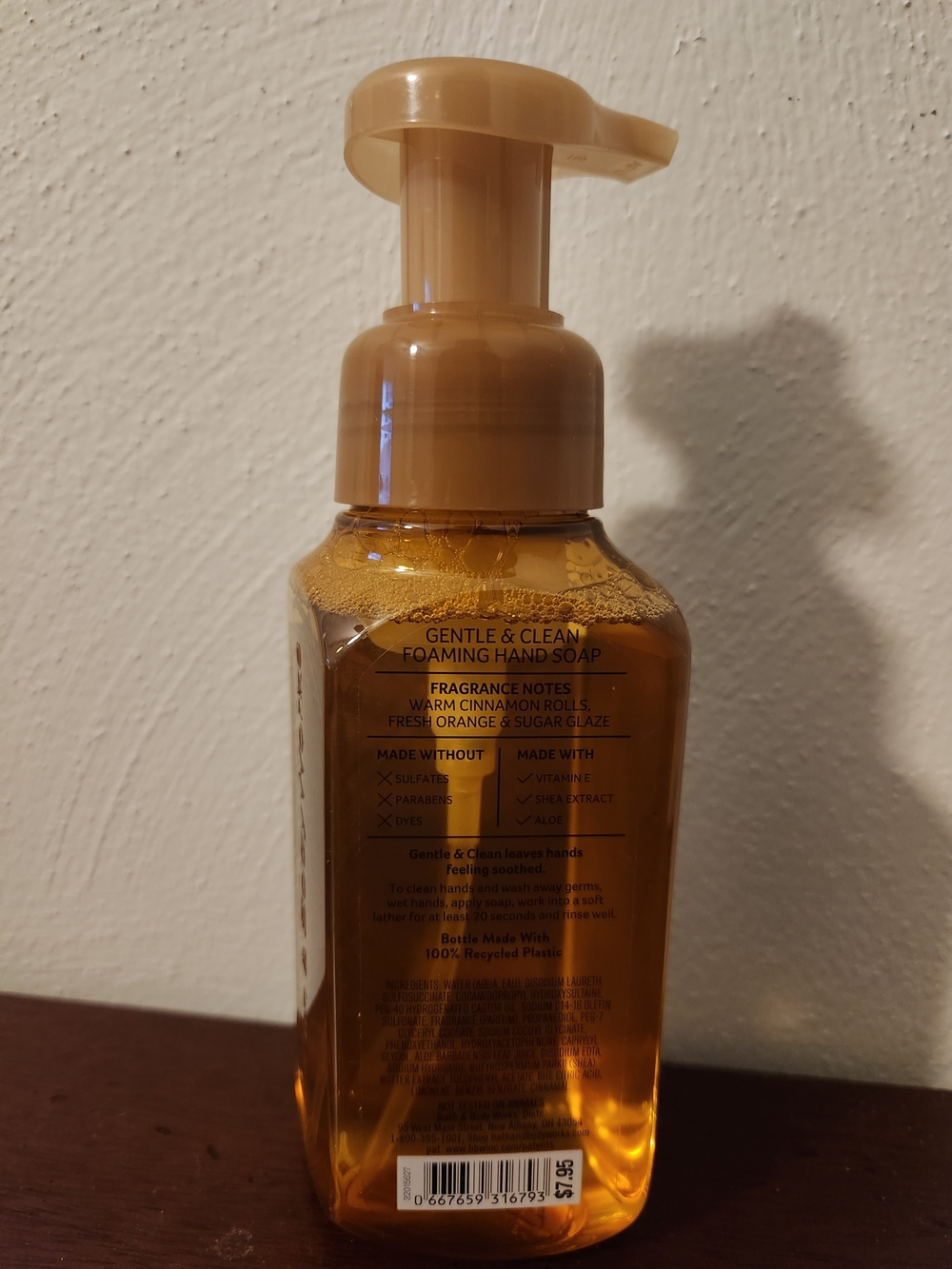 NEW Bath & Body Works Iced Cinnamon Rolls Gentle Foaming Hand Soap Holiday - Picture 4 of 4